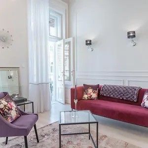 milano-design-apartment-city-center.inbudapesthotels.com/